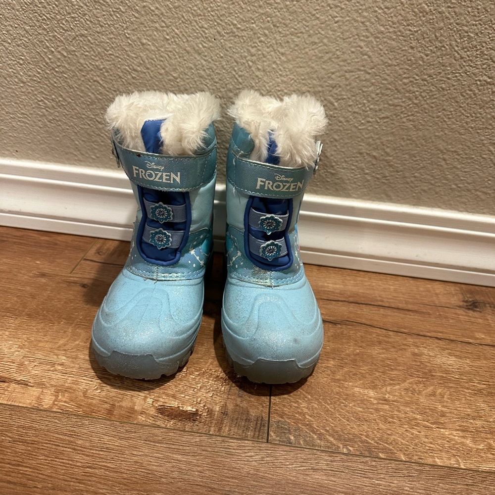 Little Girl’s Frozen Boots Size 12